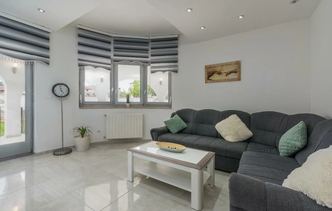 Villa Laura With Private Pool Porec Croatia