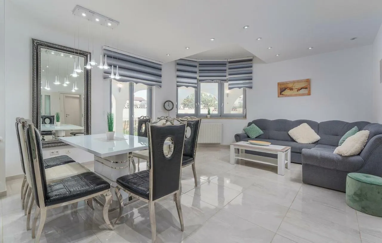 Villa Laura With Private Pool Porec