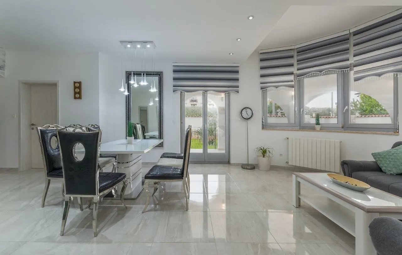 Villa Laura With Private Pool Porec Croatia